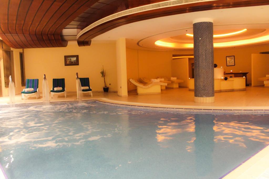 Golden Tulip Khatt Springs Resort & Spa Рас-ель-Хайма Екстер'єр фото